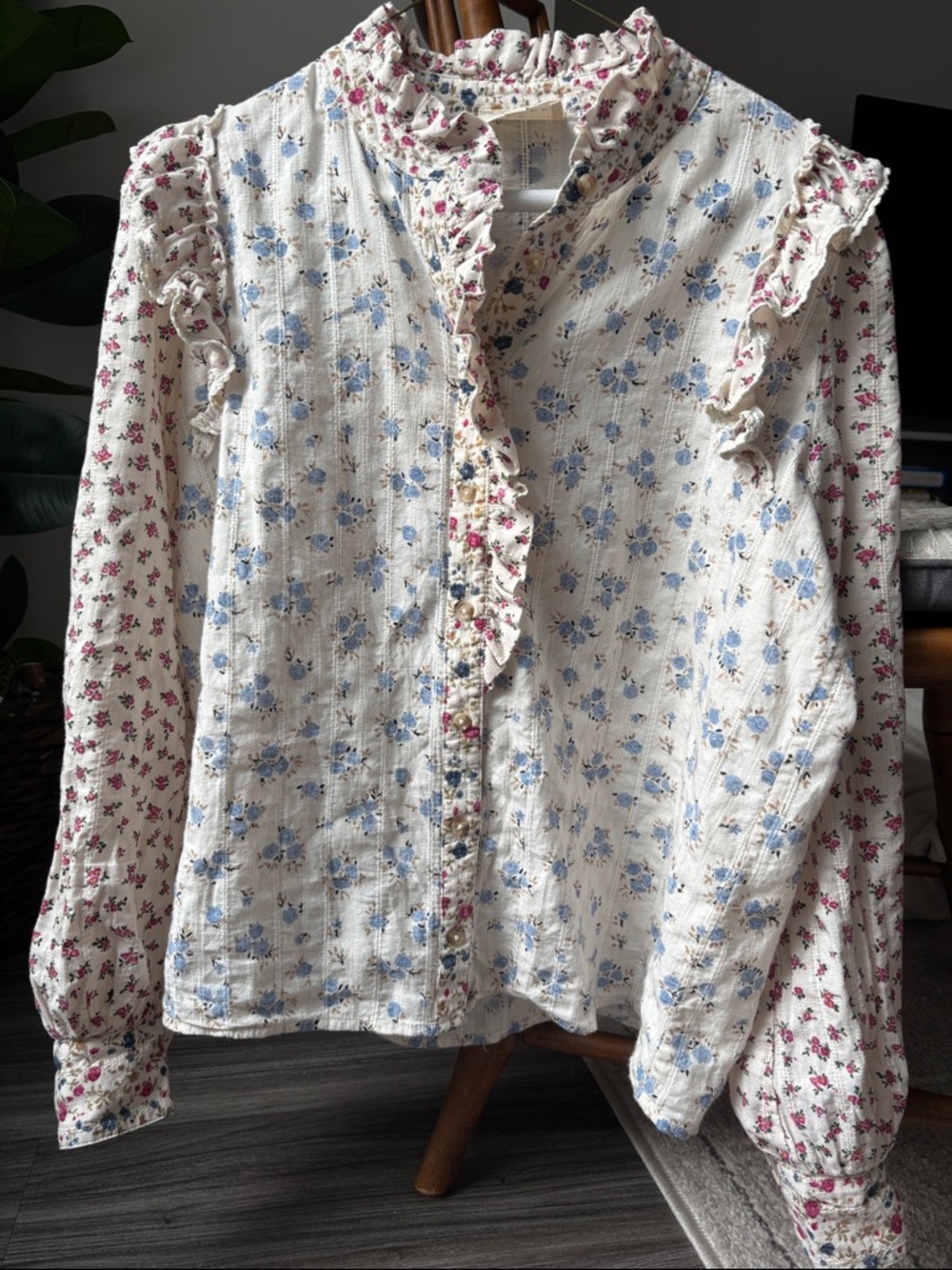 Sezane Tiny shirt Ruffled Floral Button-up blouse (limited edition sold out)